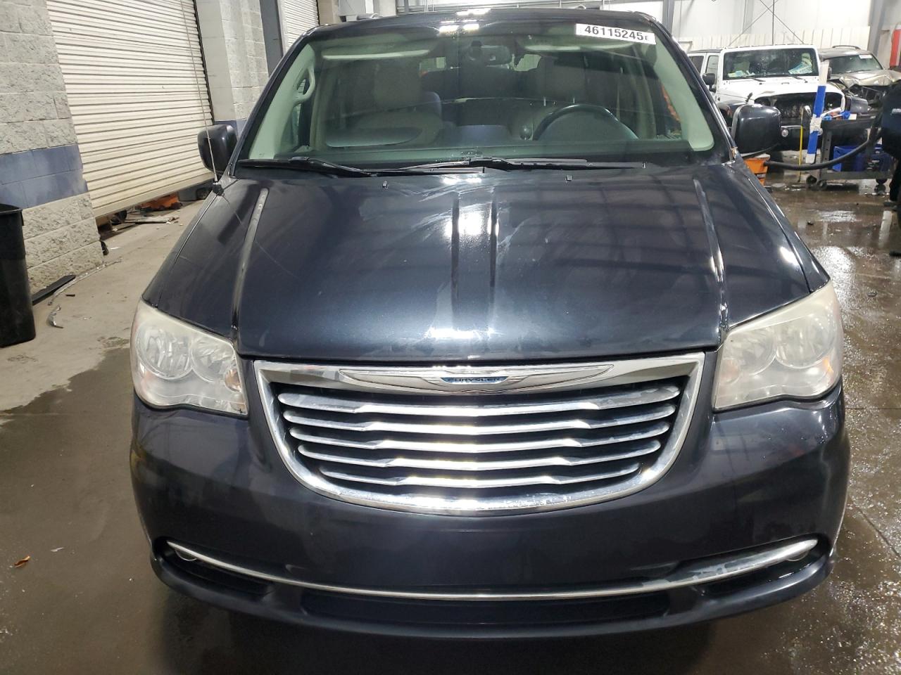 2013 Chrysler Town & Country - Image 5