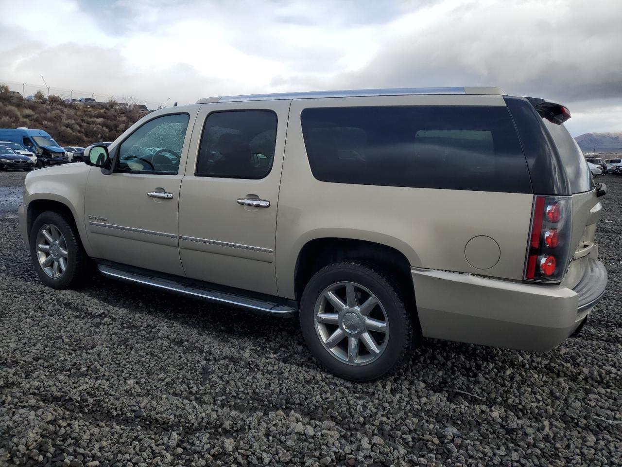 2011 GMC Yukon - Image 2