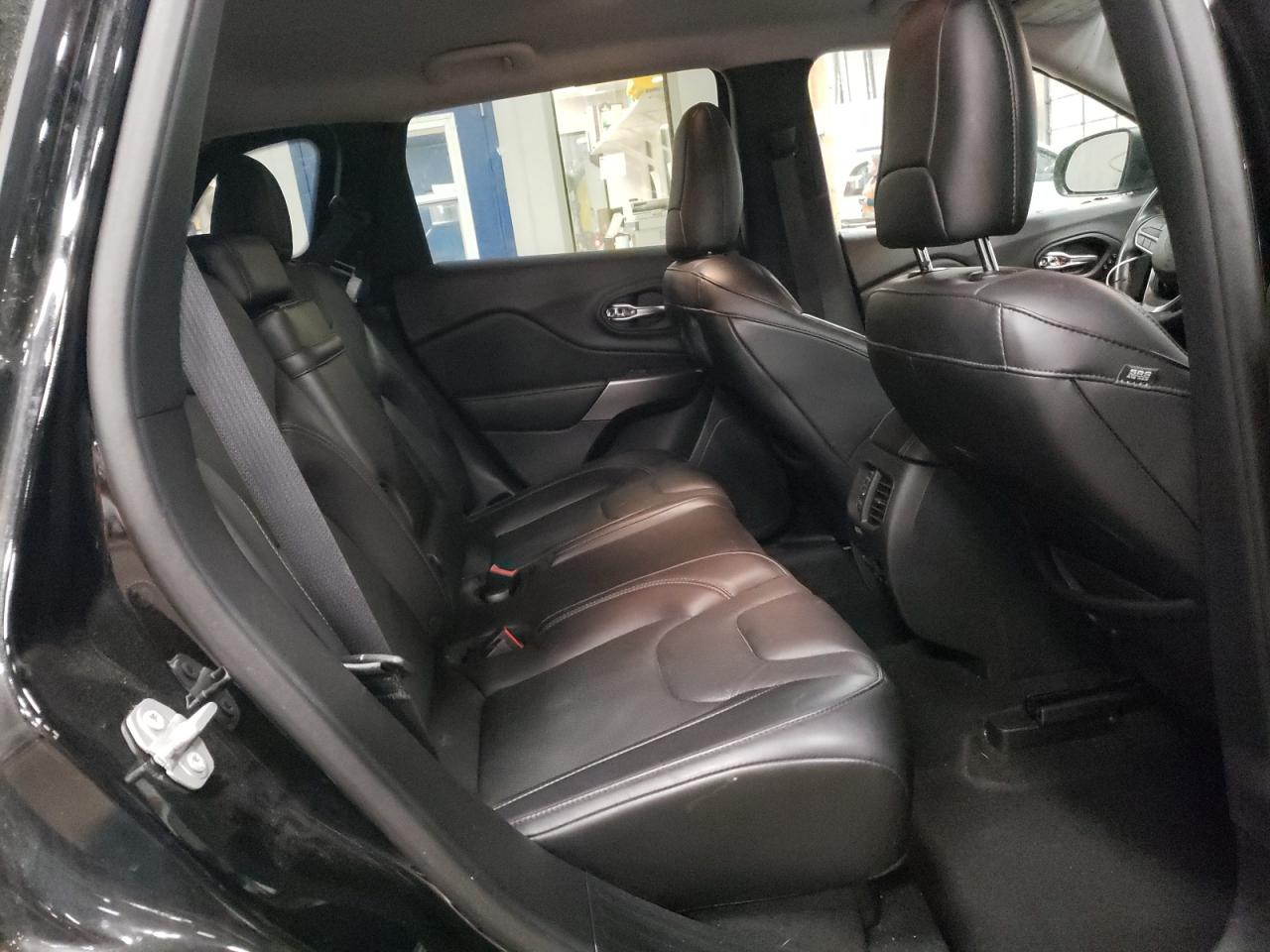2019 Jeep Grand Cherokee - Image 11