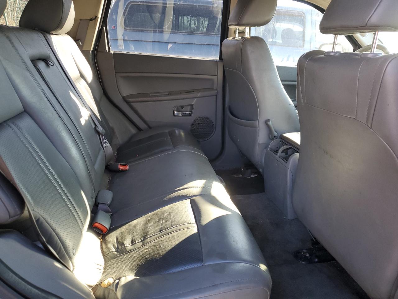 2005 Jeep Grand Cherokee - Image 11