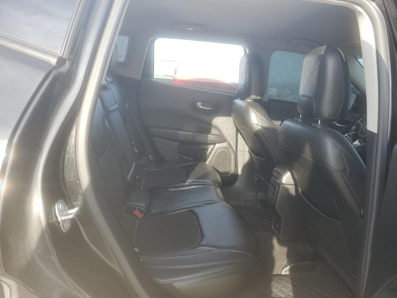 2018 Jeep Compass - Image 11