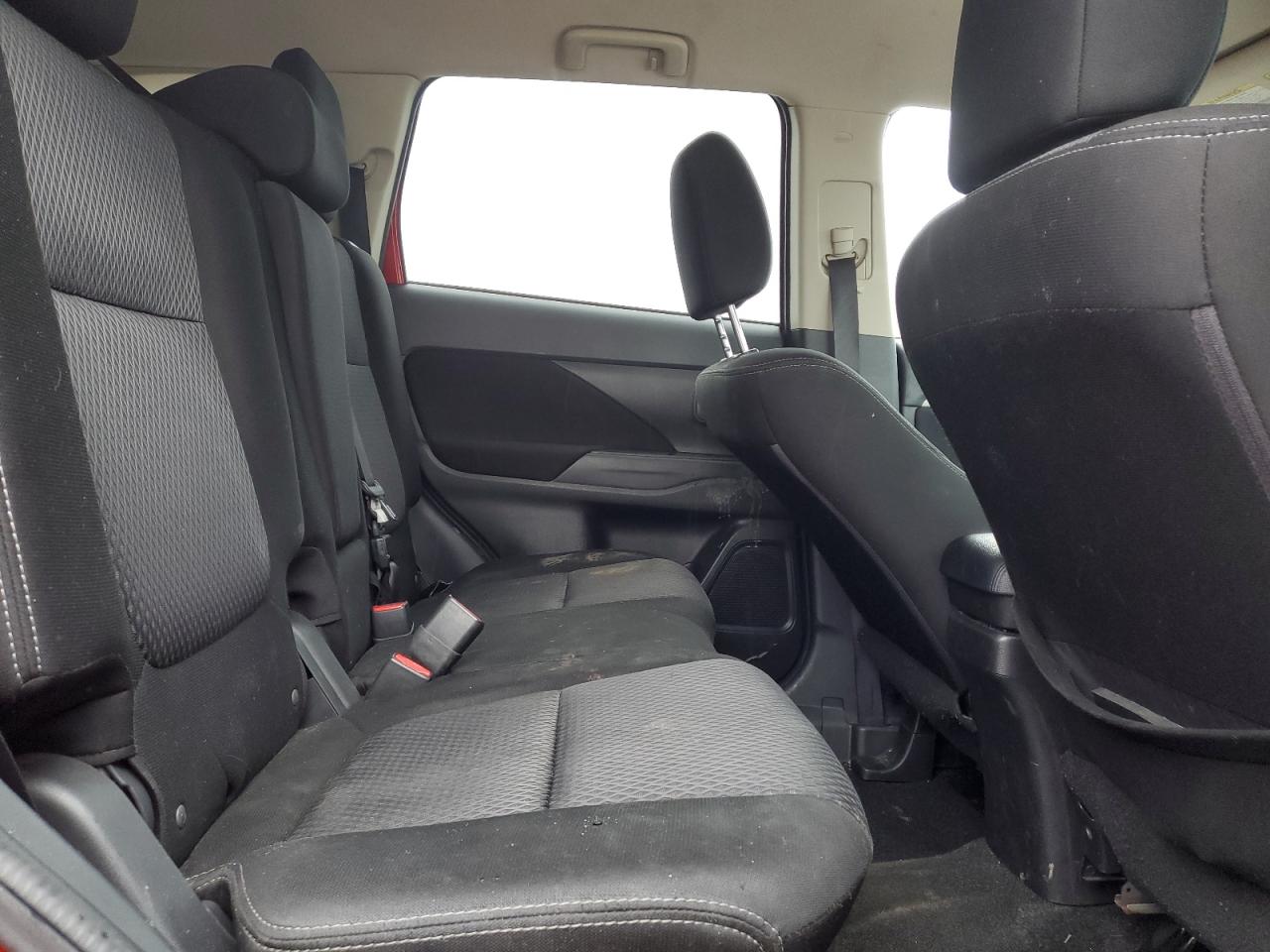 2018 Mitsubishi Outlander - Image 11