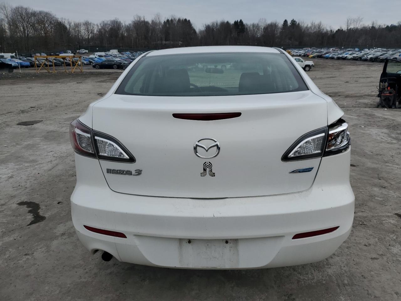 2013 Mazda 3 - Image 6