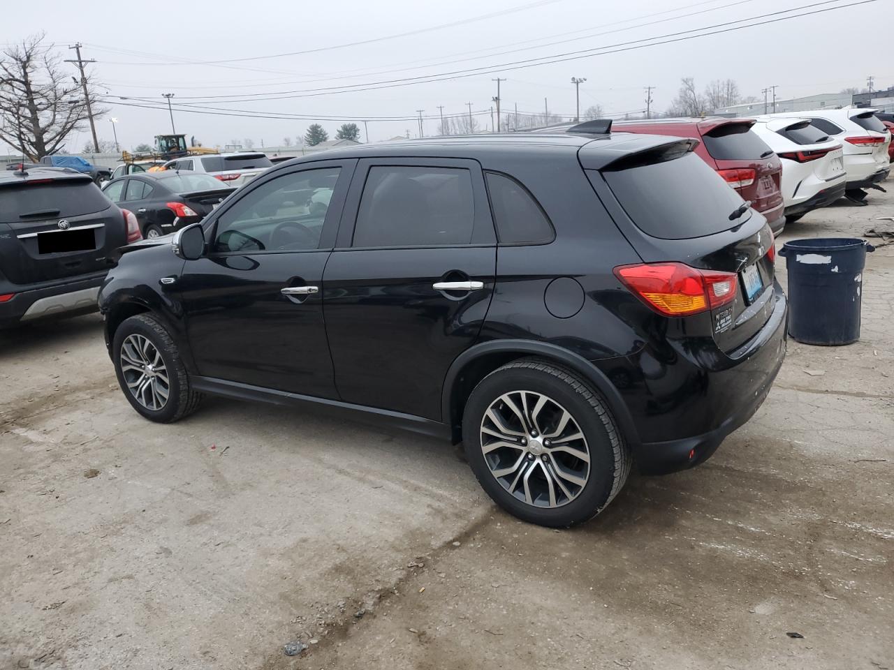2017 Mitsubishi Outlander - Image 2