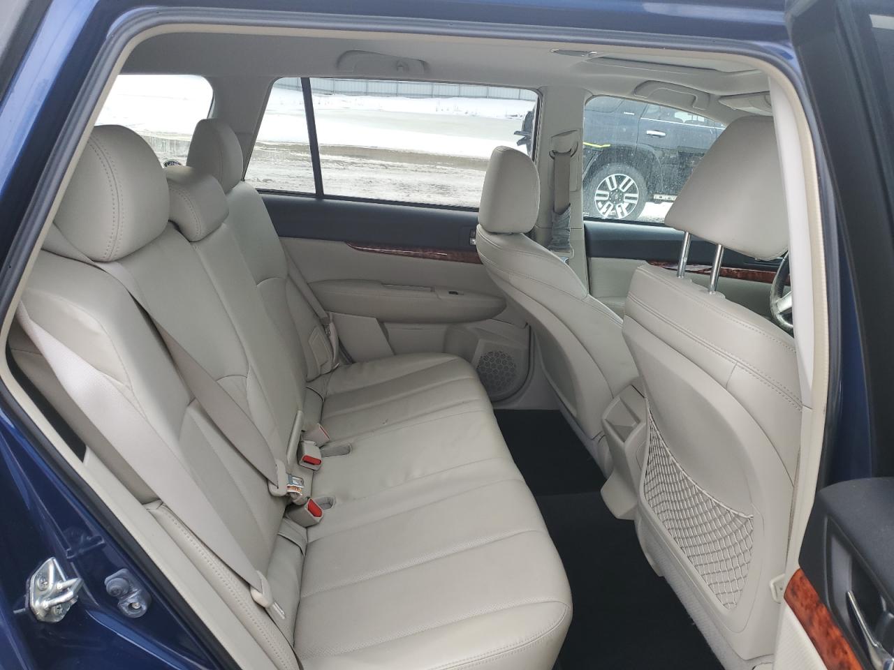 2011 Subaru Outback - Image 12