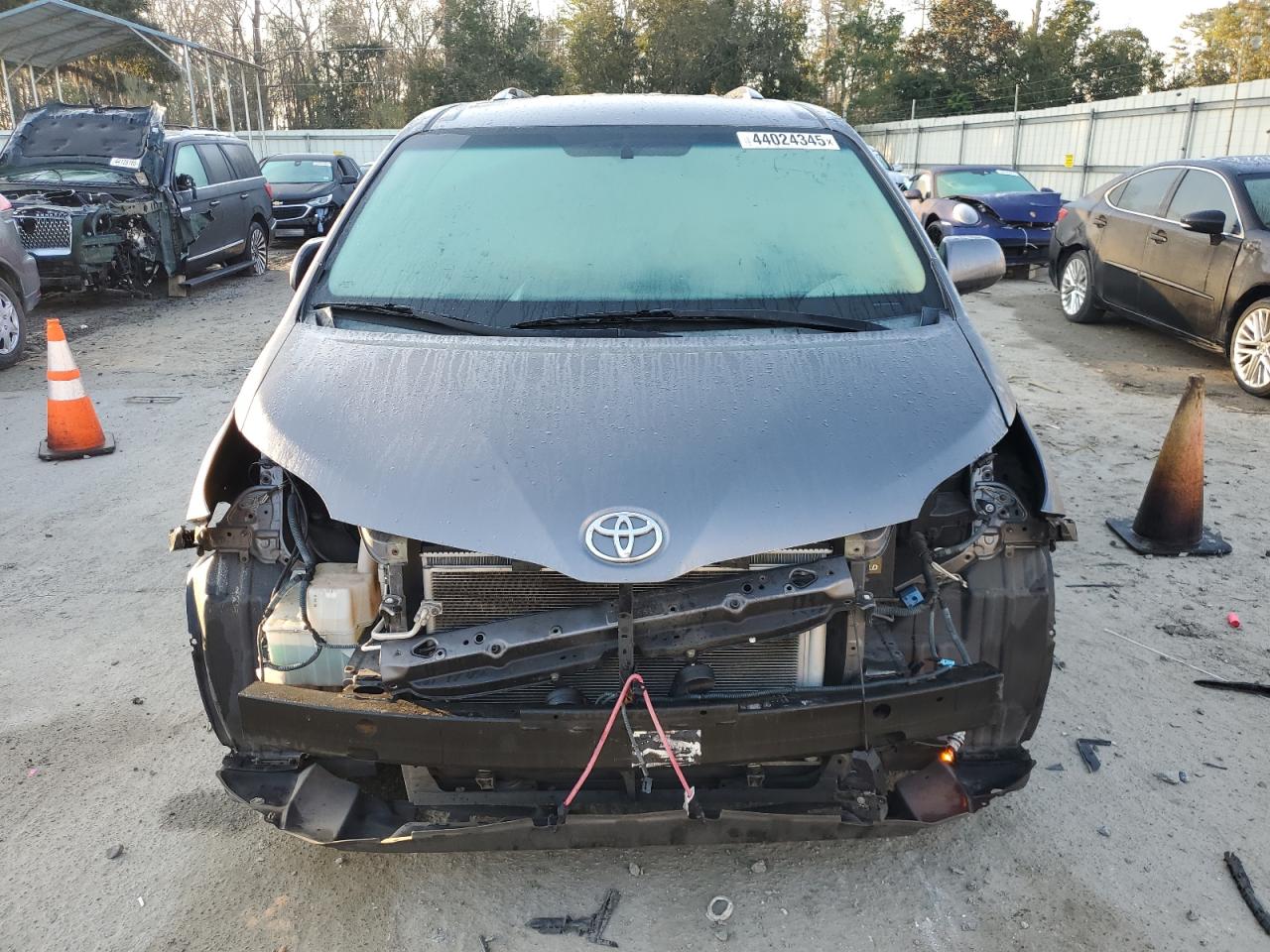 2011 Toyota Sienna - Image 5