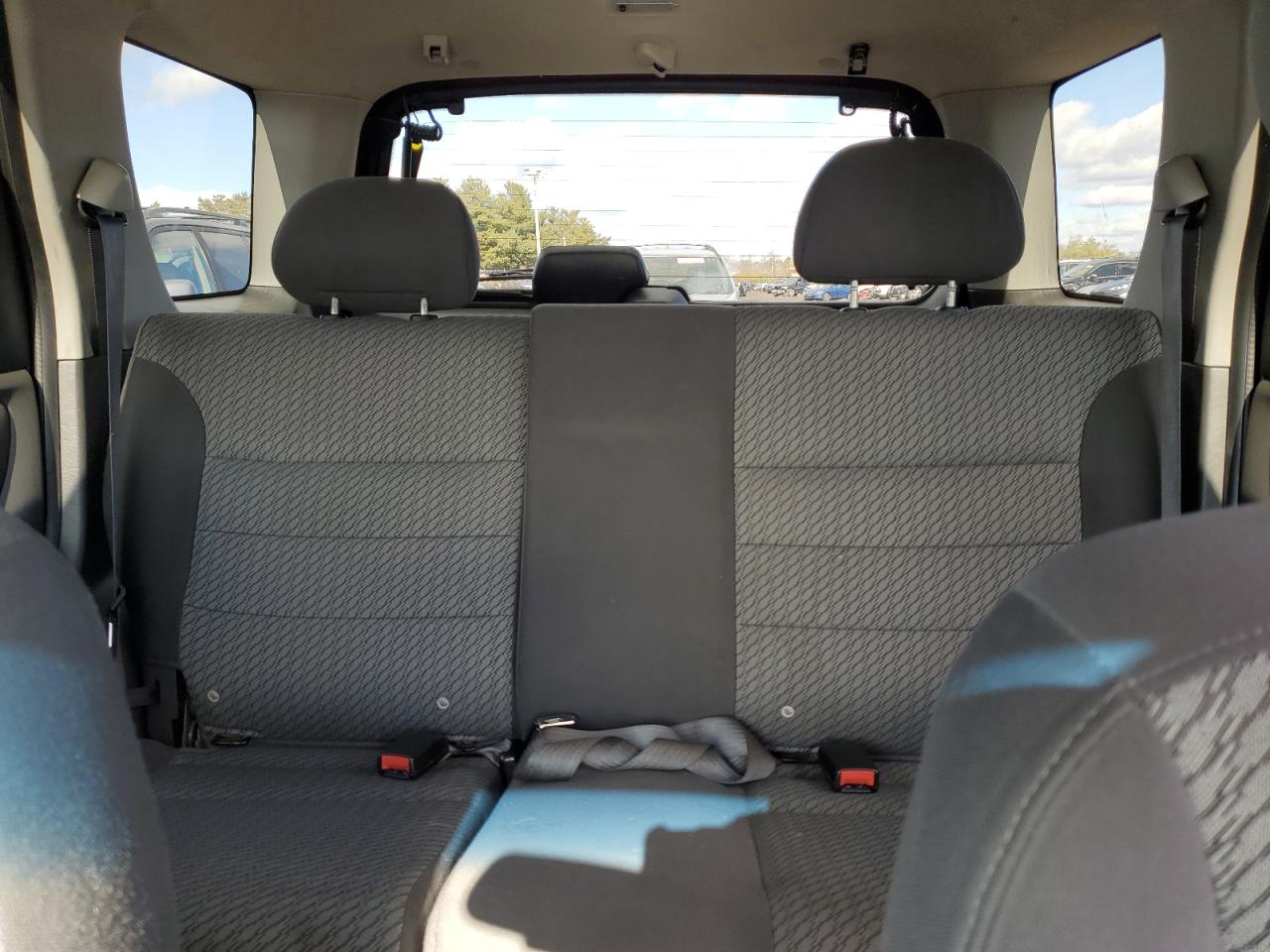 2004 Ford Escape - Image 10