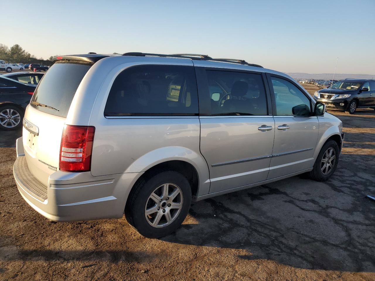 2010 Chrysler Town & Country - Image 3