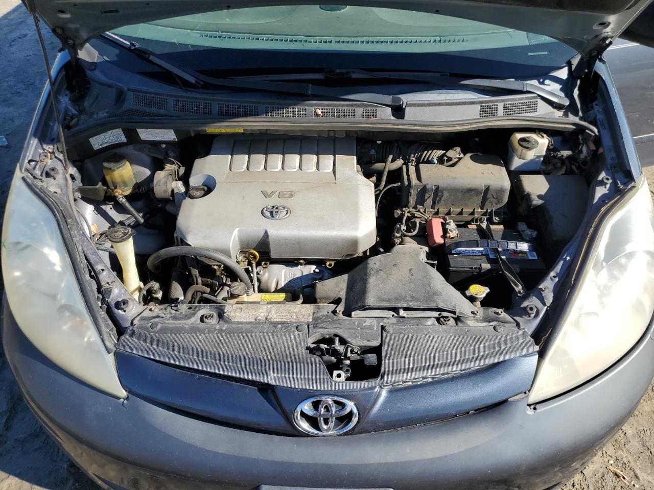 2007 Toyota Sienna - Image 12