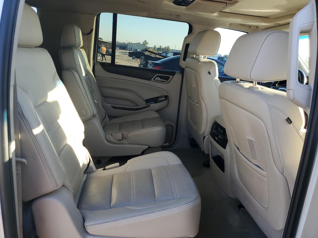 2015 GMC Yukon - Image 12