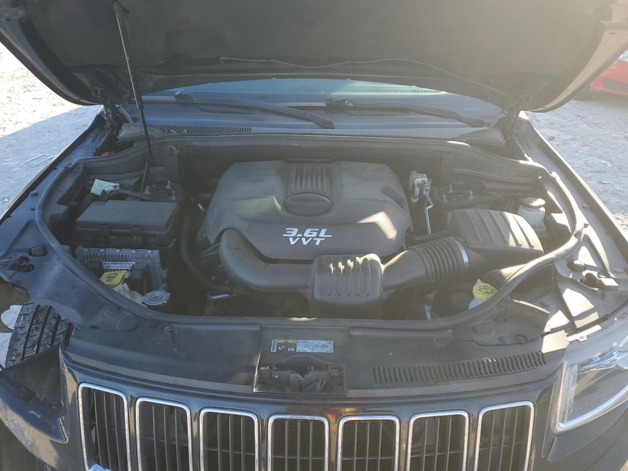 2014 Jeep Grand Cherokee - Image 12
