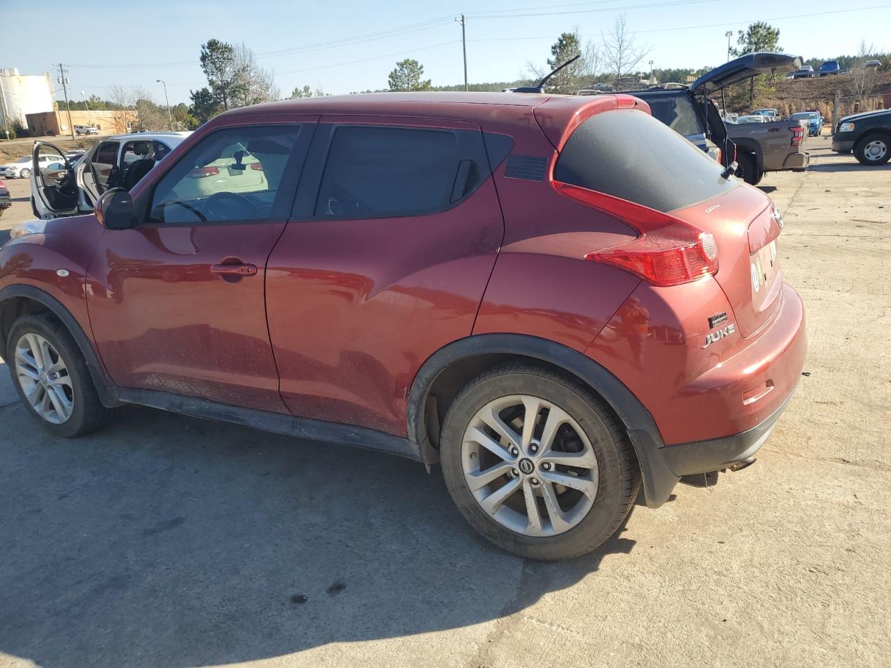 2014 Nissan Juke - Image 2