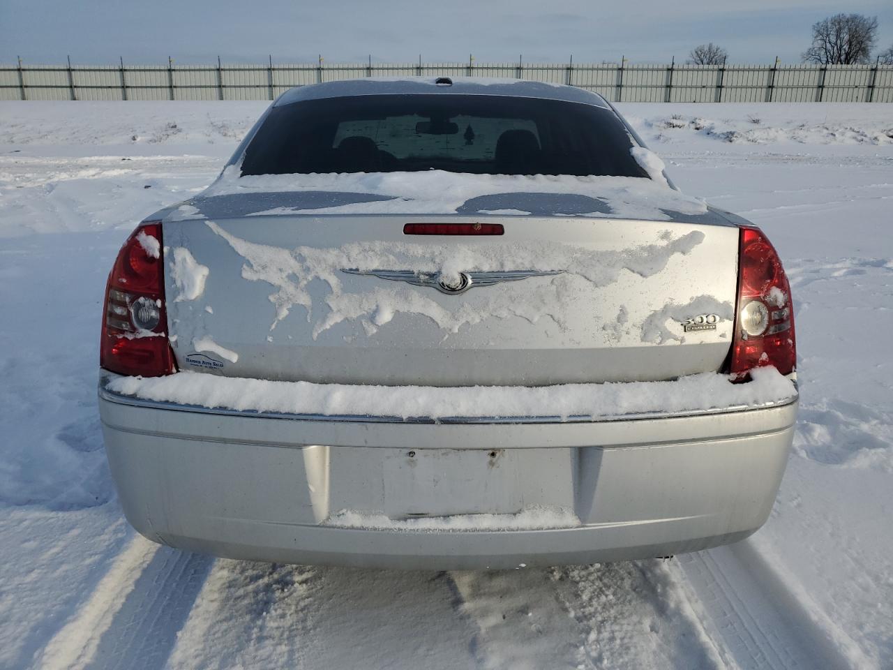 2010 Chrysler 300 - Image 6