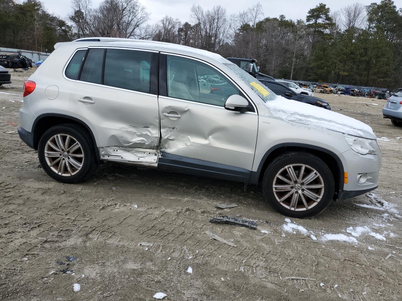 2010 Volkswagen Tiguan - Image 4