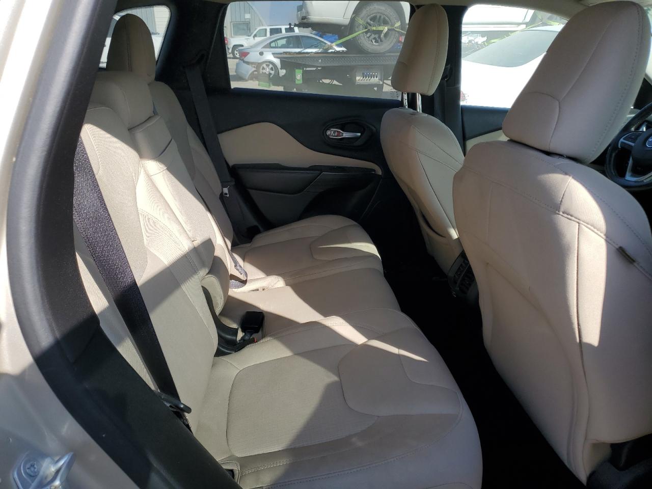 2015 Jeep Grand Cherokee - Image 11