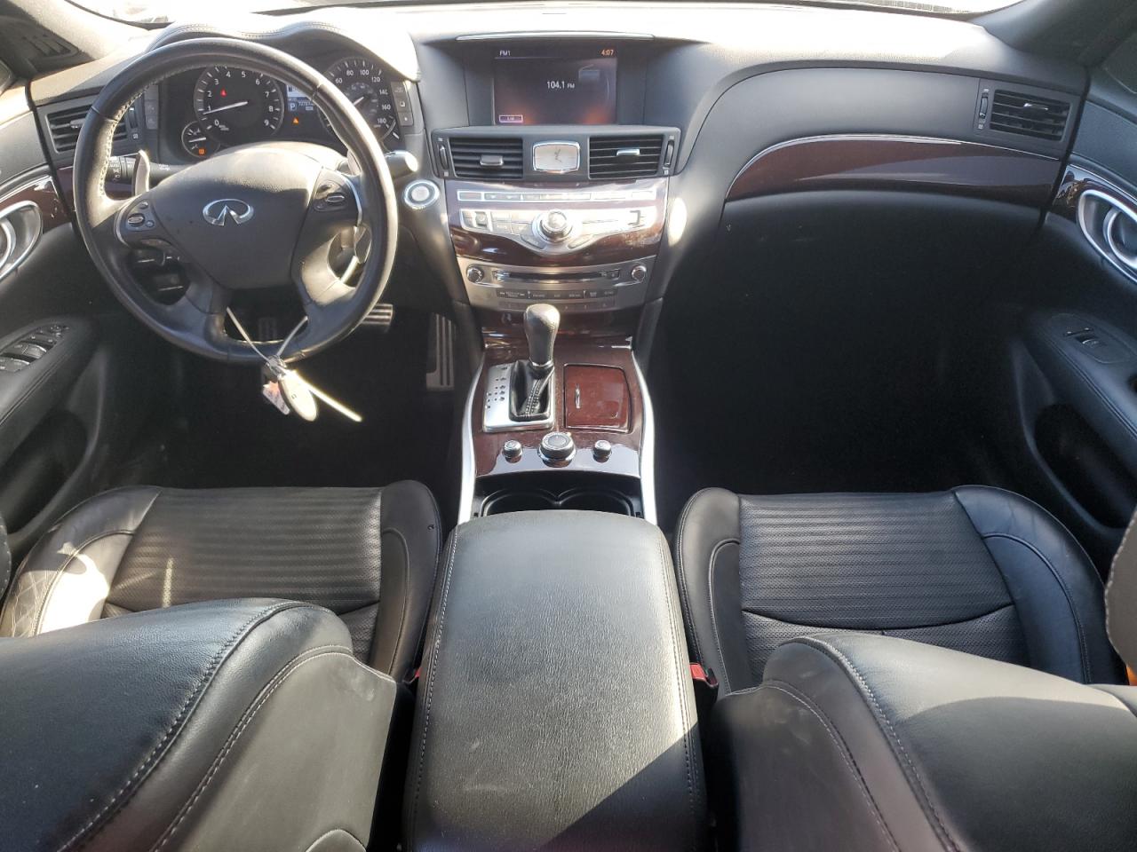 2015 Infiniti Q70 - Image 8