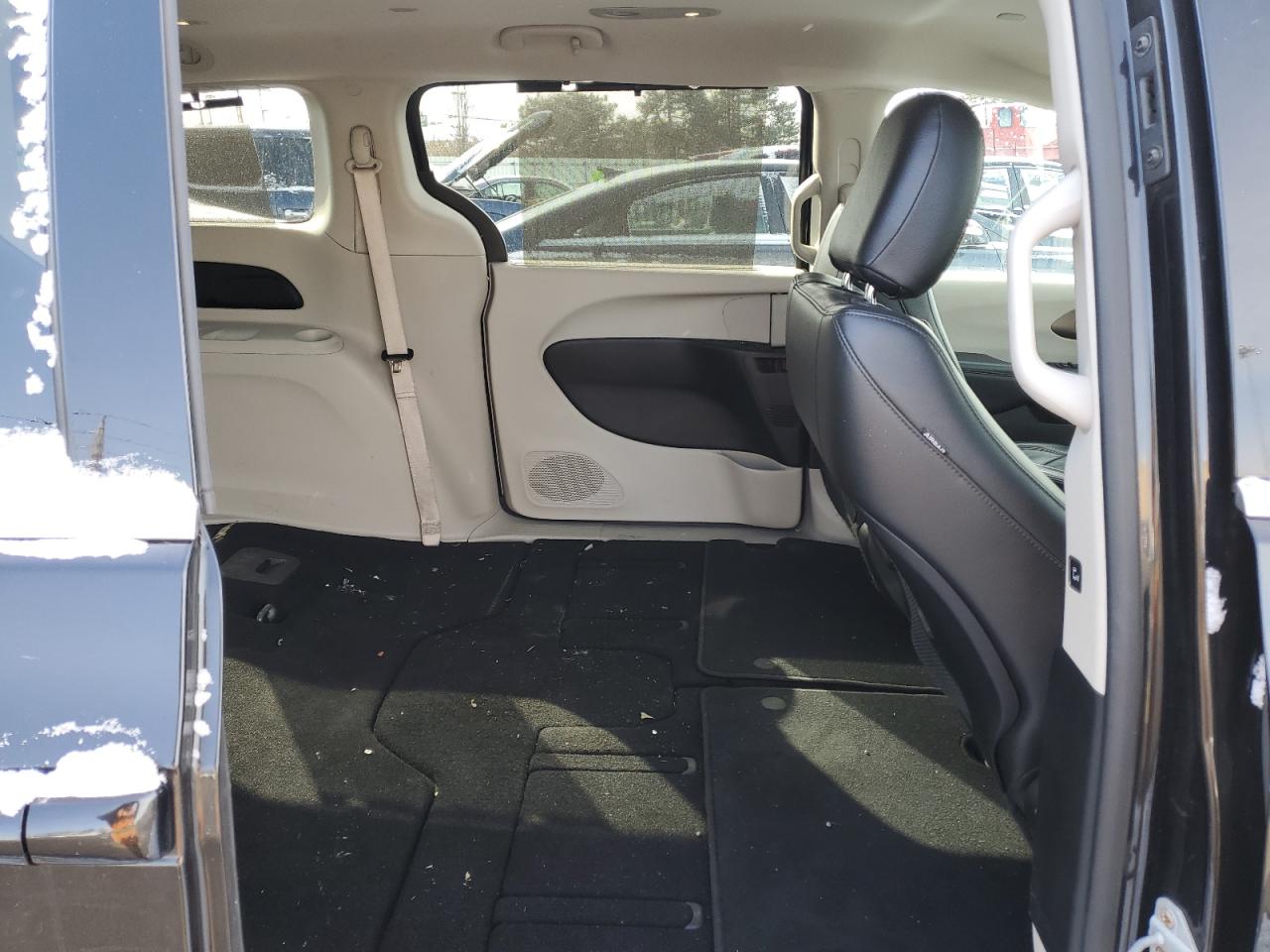 2017 Chrysler Pacifica - Image 12