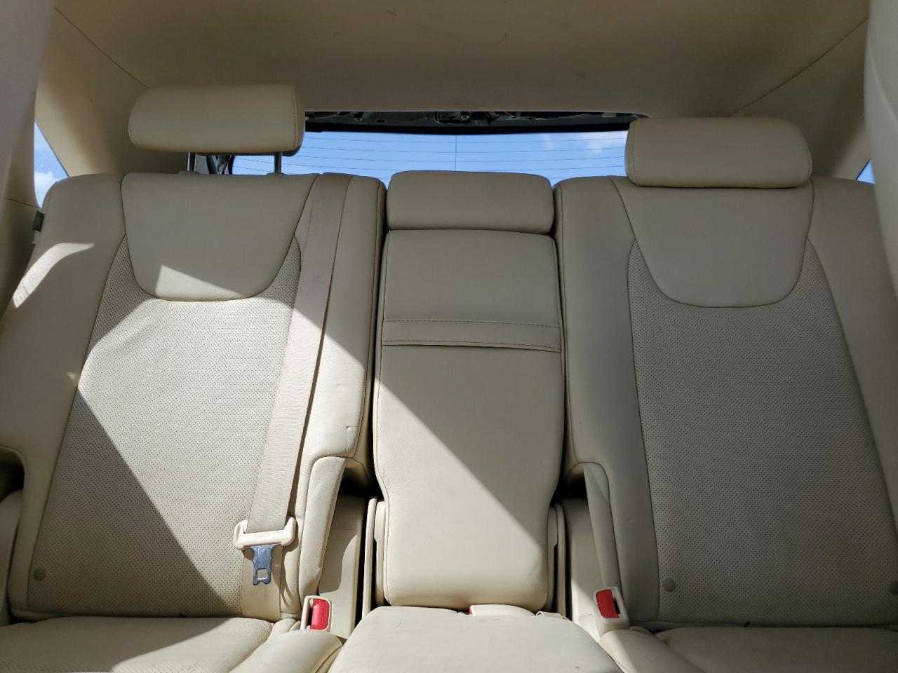 2010 Lexus RX - Image 10