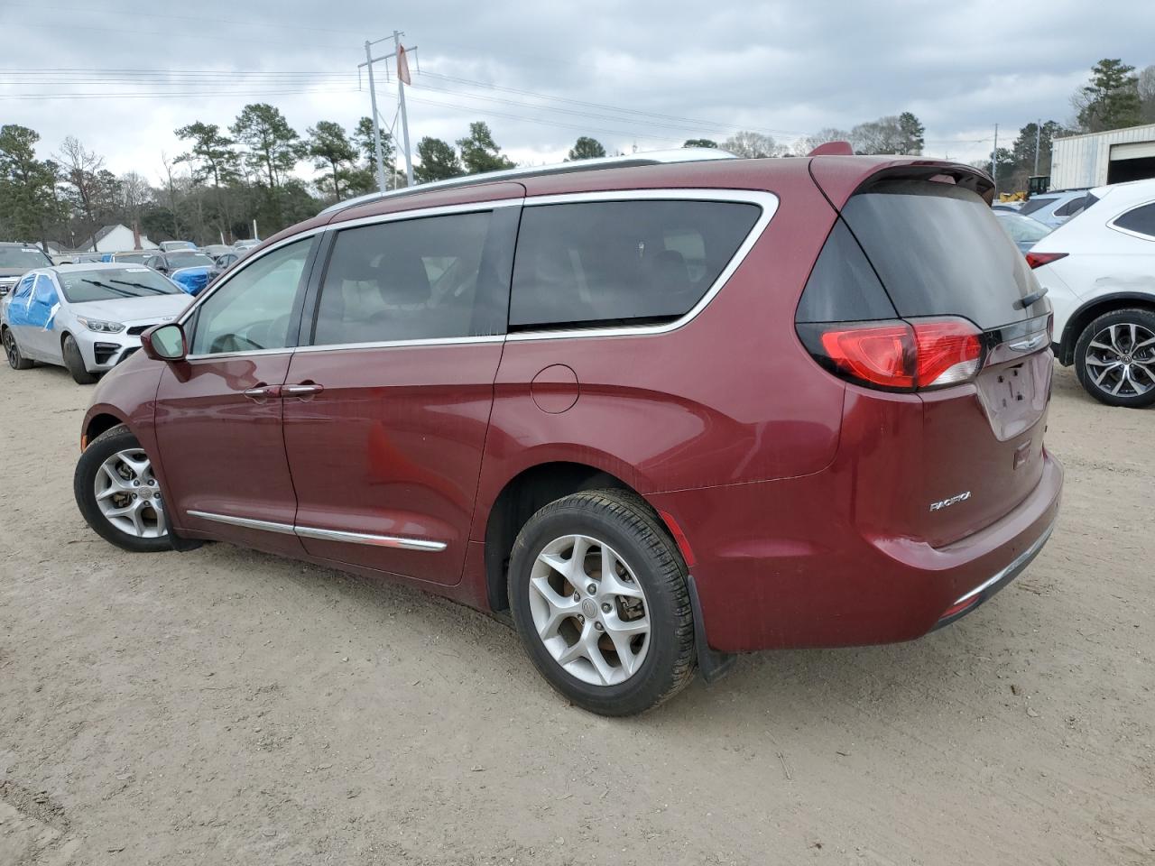 2017 Chrysler Pacifica - Image 2