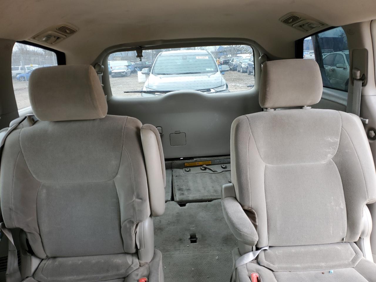 2004 Toyota Sienna - Image 10