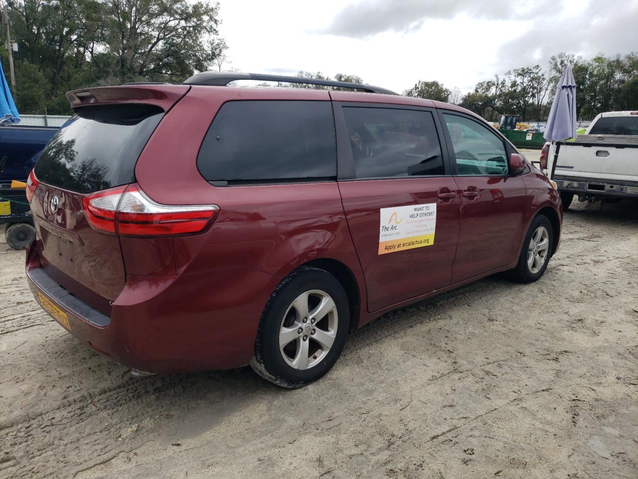 2017 Toyota Sienna - Image 3