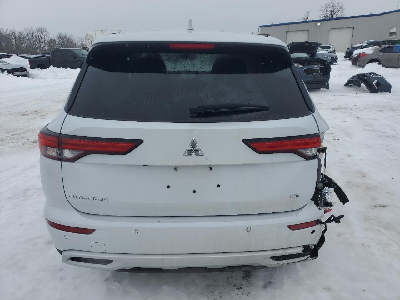 2024 Mitsubishi Outlander - Image 6