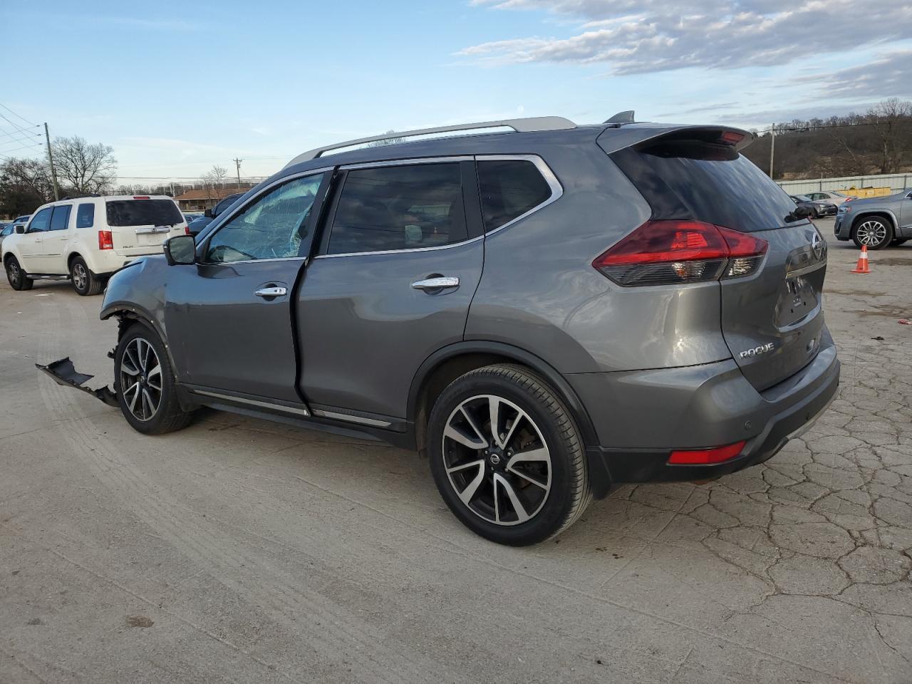 2019 Nissan Rogue - Image 2