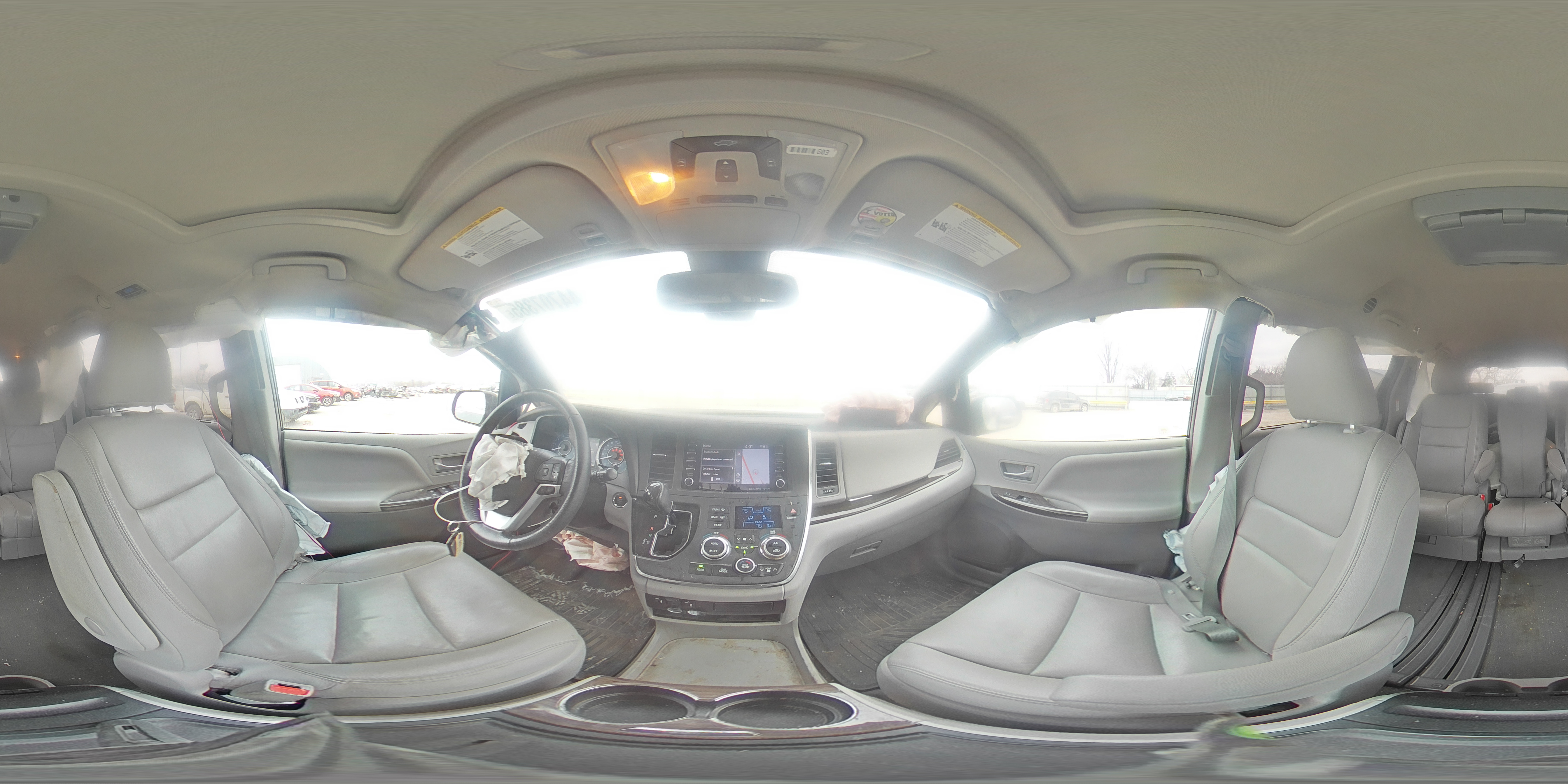 2018 Toyota Sienna - Image 13