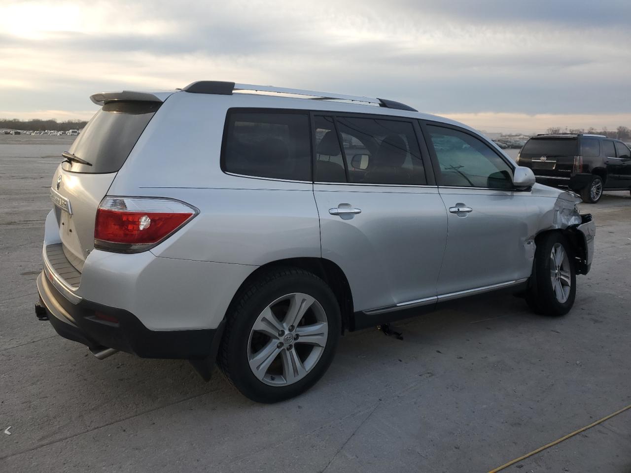 2013 Toyota Highlander - Image 3