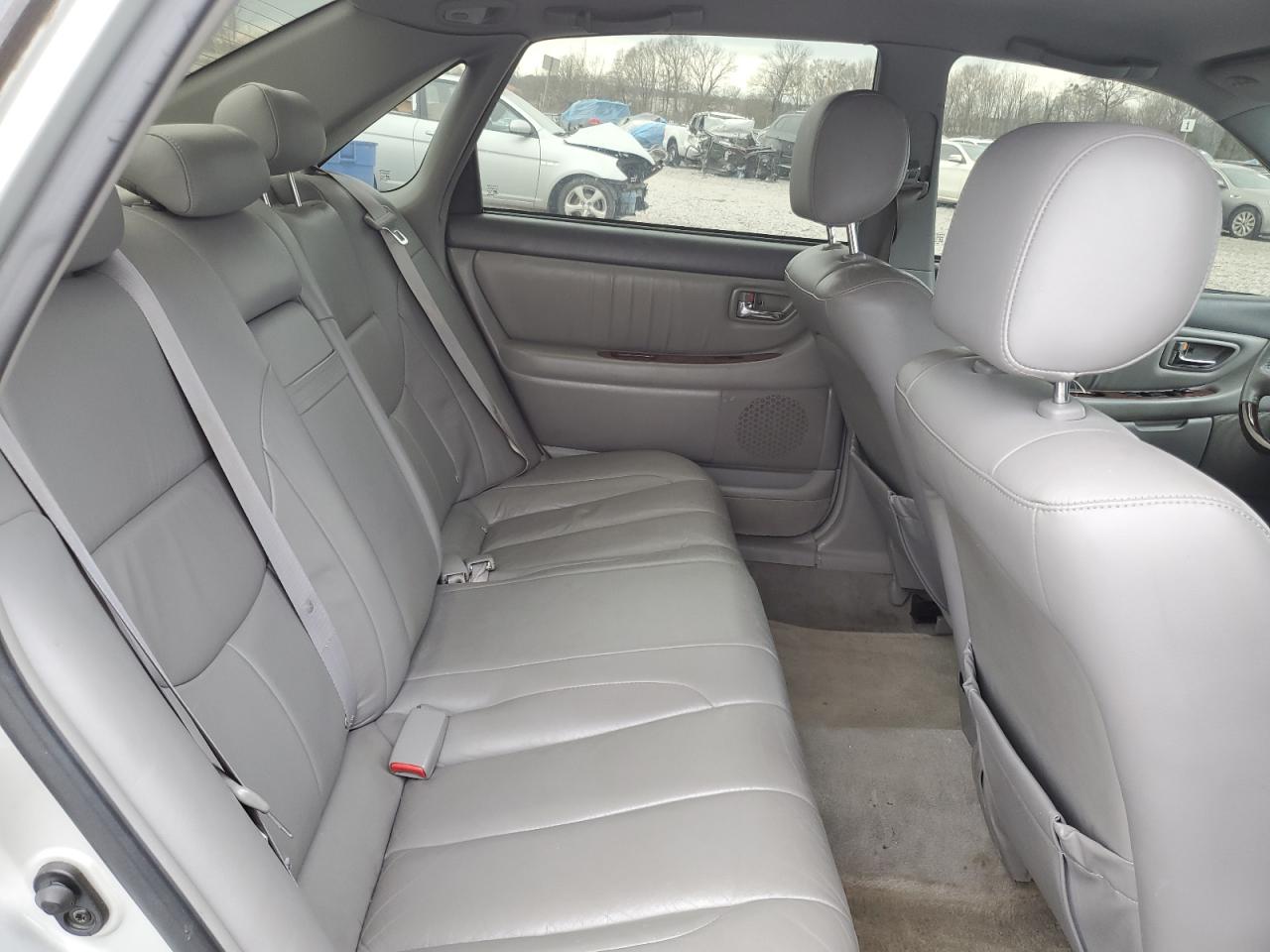 2004 Toyota Avalon - Image 11