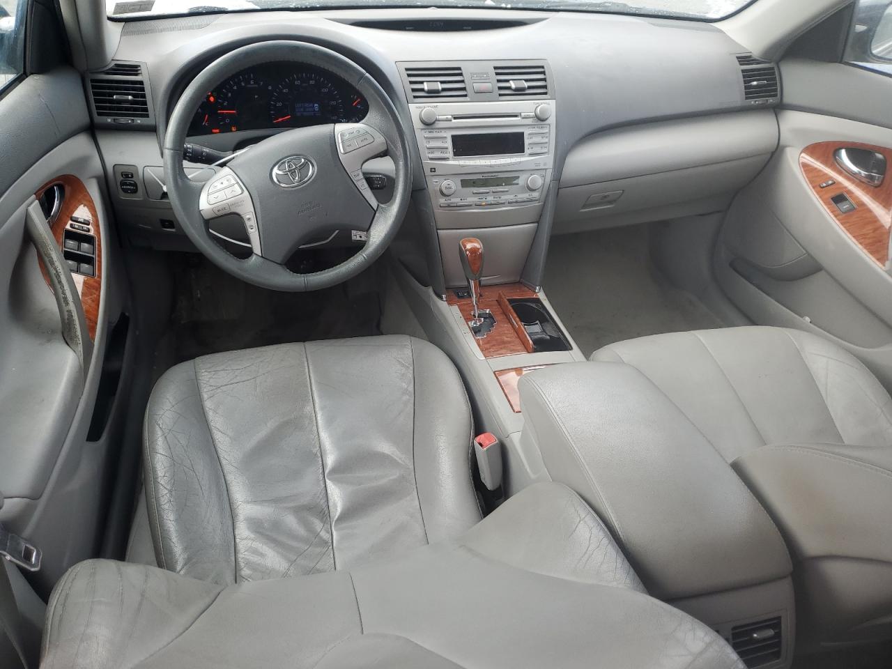 2010 Toyota Camry - Image 8