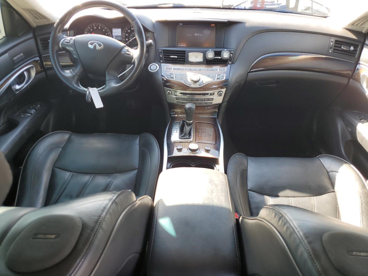2012 Infiniti M - Image 8