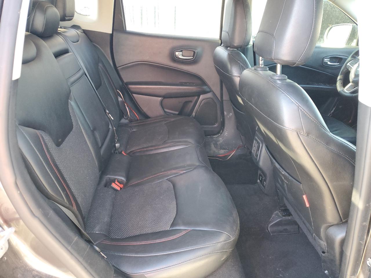 2018 Jeep Compass - Image 10