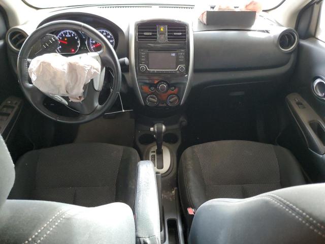  NISSAN VERSA 2018 Srebrny