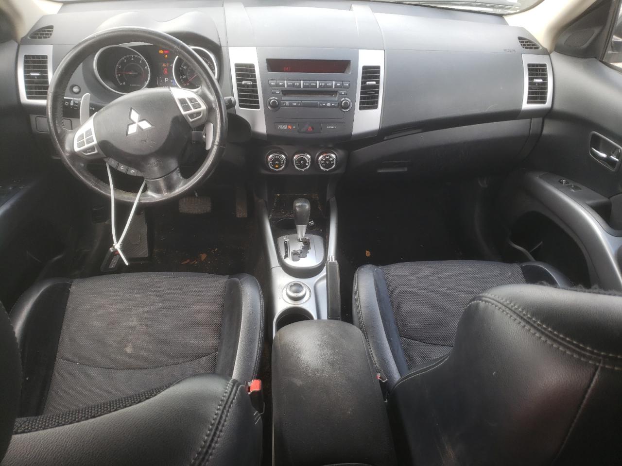 2013 Mitsubishi Outlander - Image 8