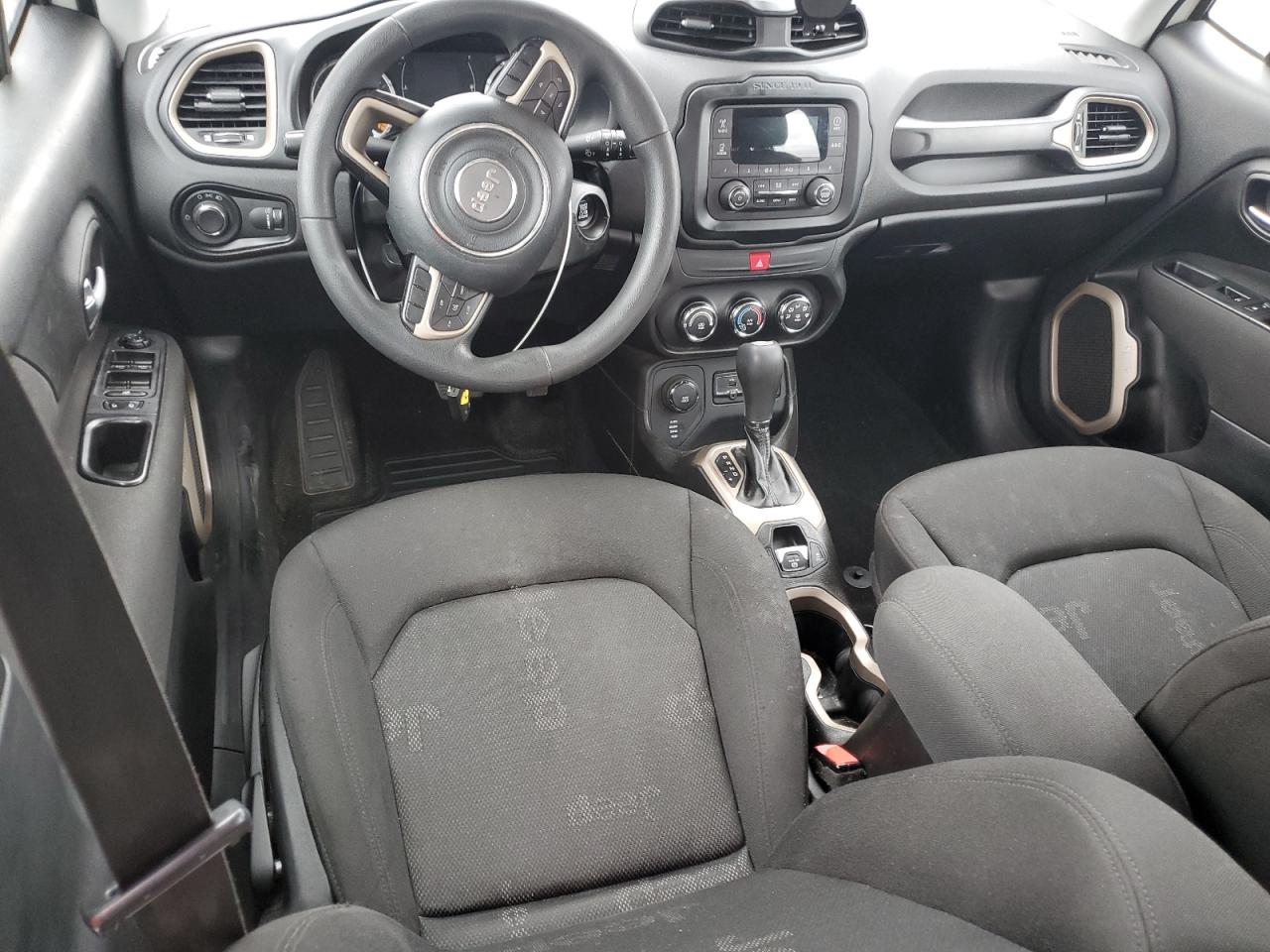 2017 Jeep Renegade - Image 8
