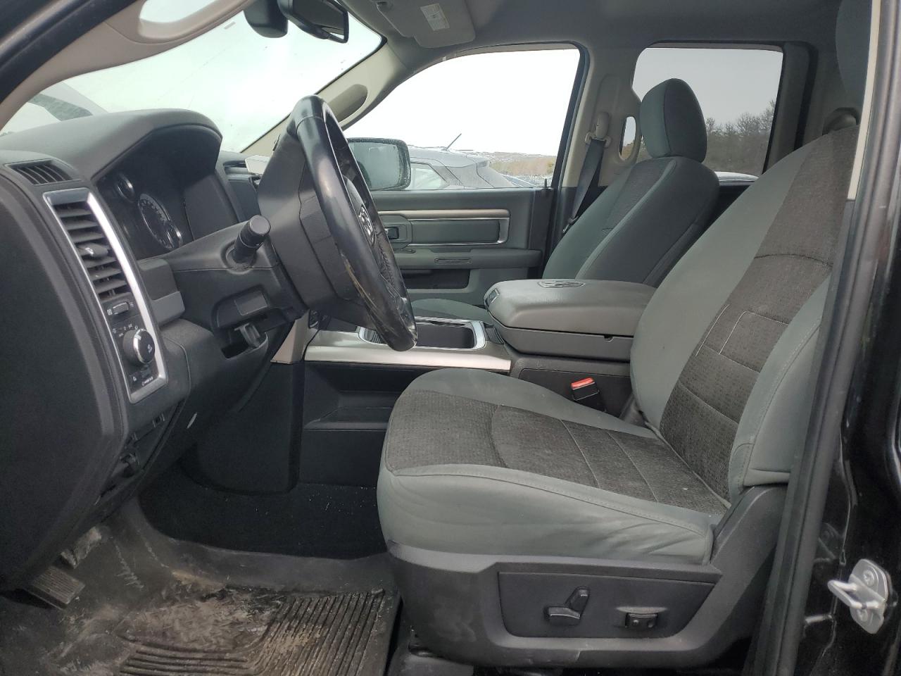 2016 RAM 1500 - Image 7