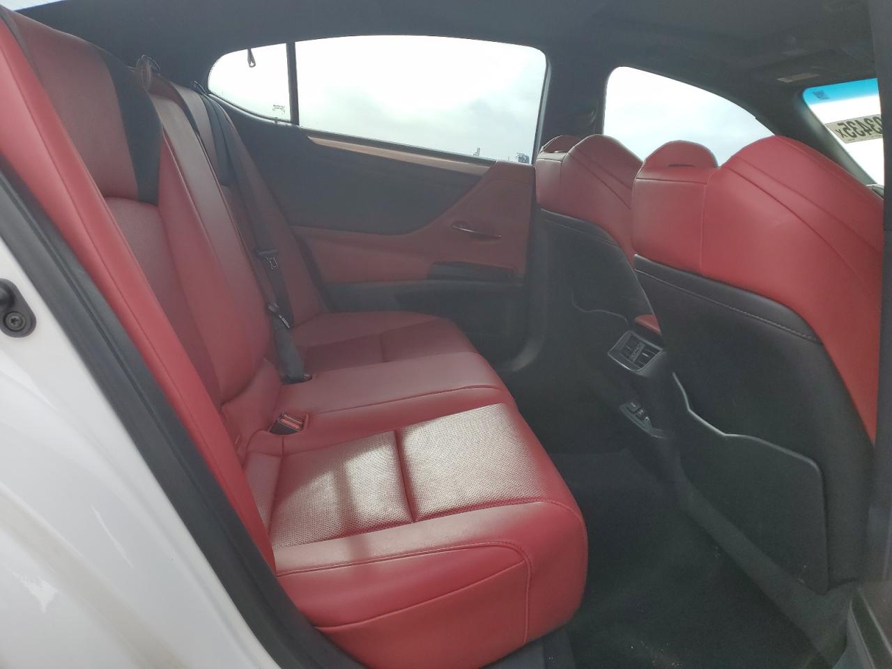 2021 Lexus ES - Image 10