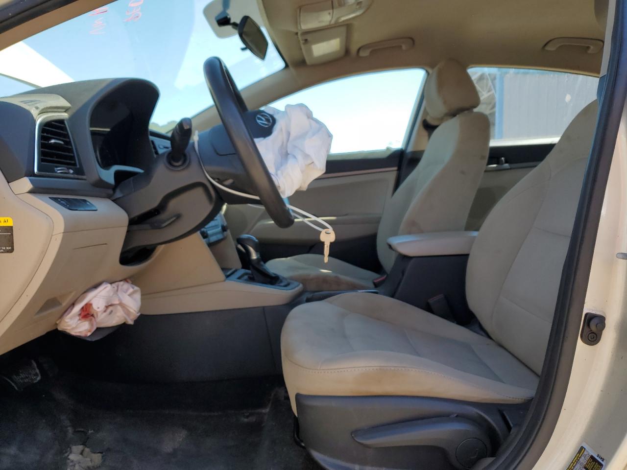 2017 Hyundai Elantra - Image 7