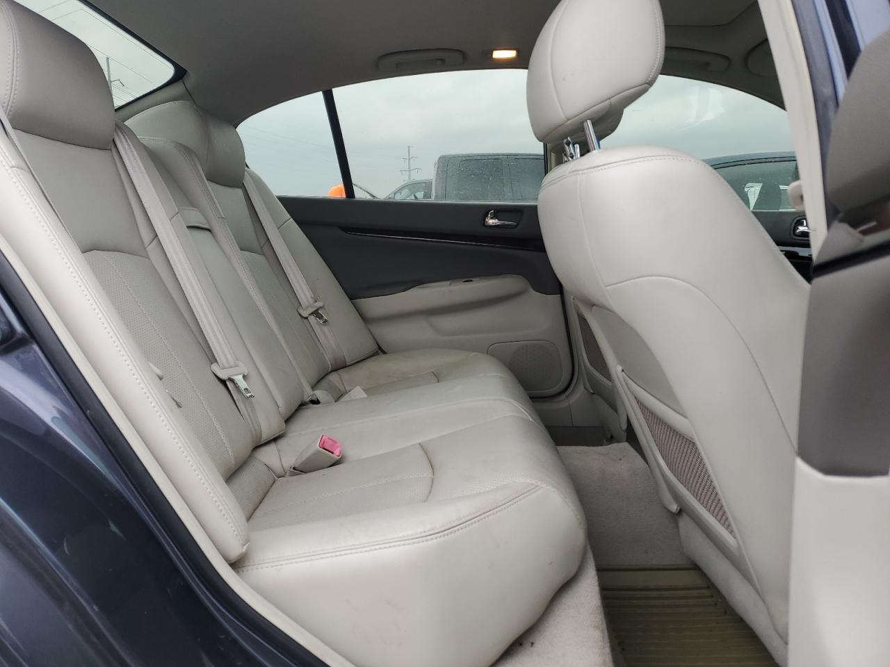 2012 Infiniti G - Image 10