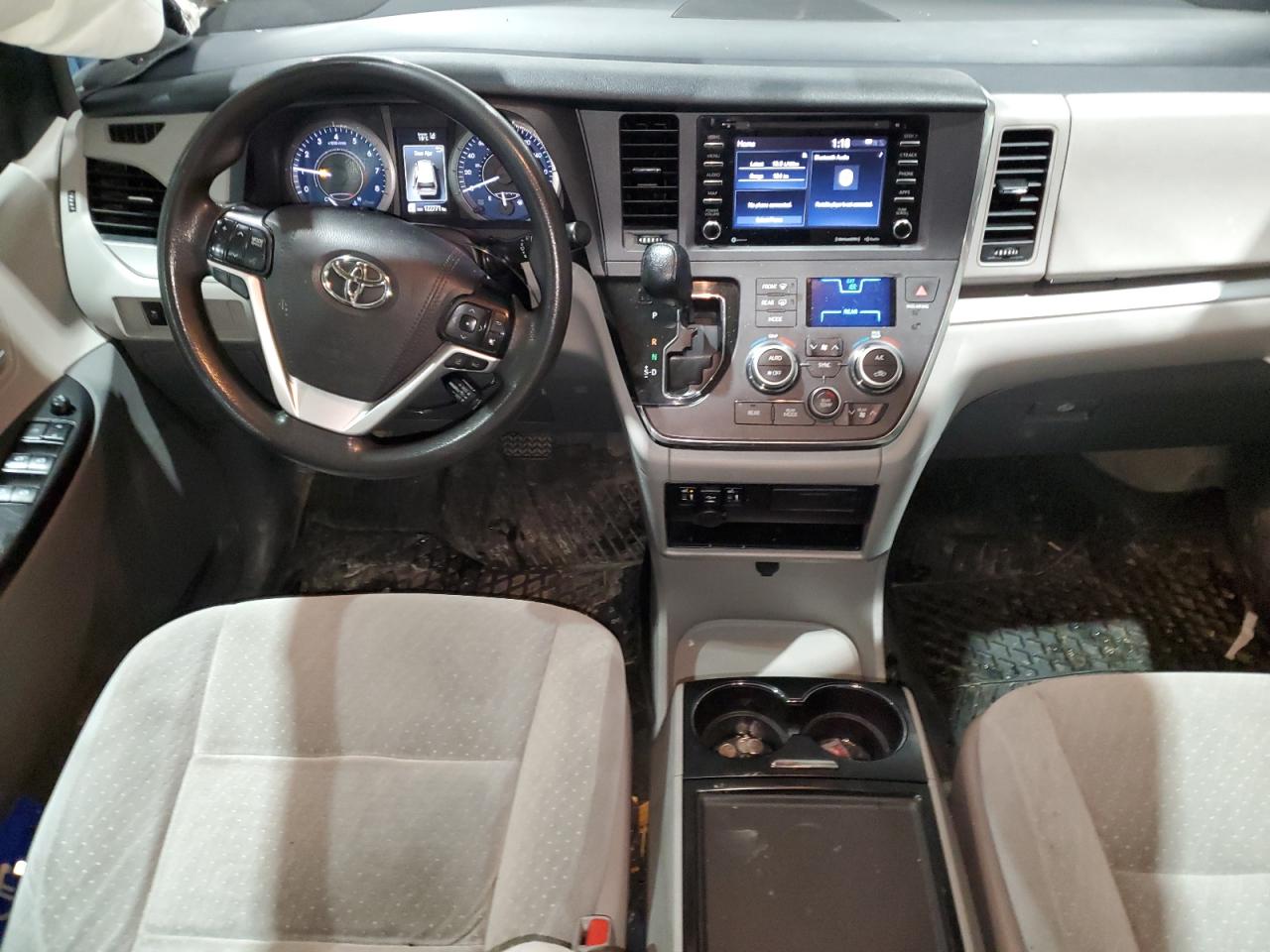 2019 Toyota Sienna - Image 8