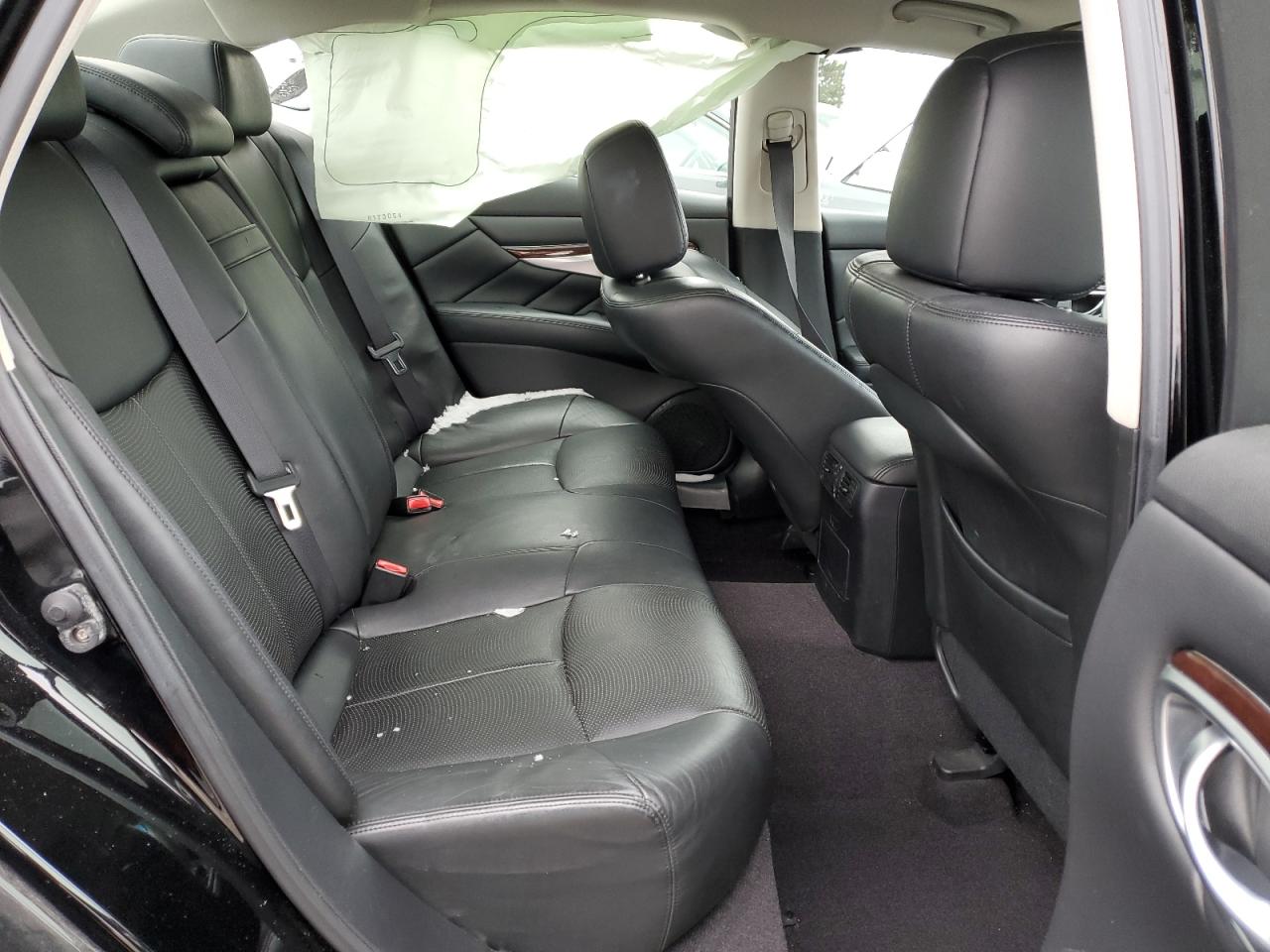 2011 Infiniti M - Image 10