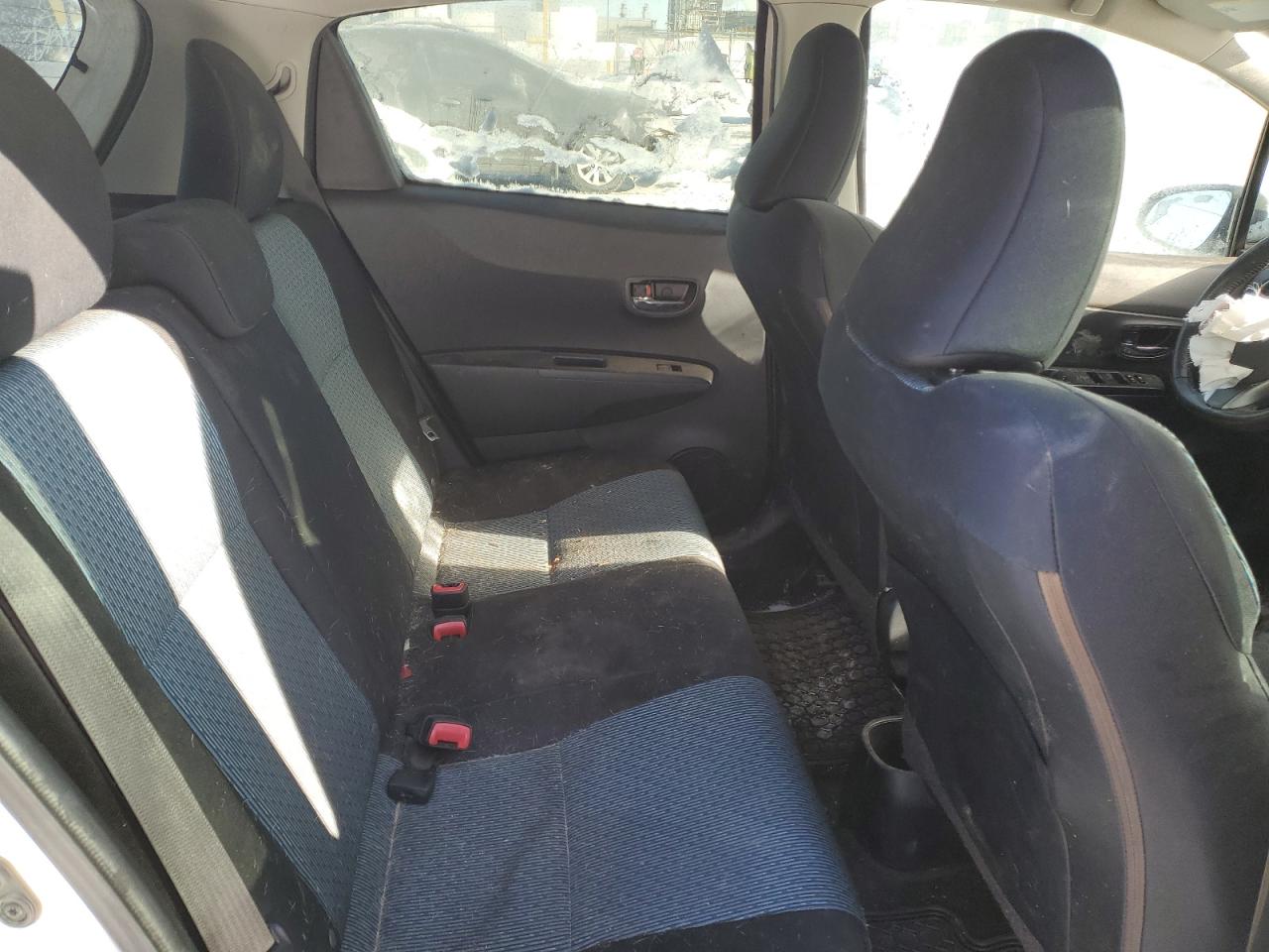 2012 Toyota Yaris - Image 10