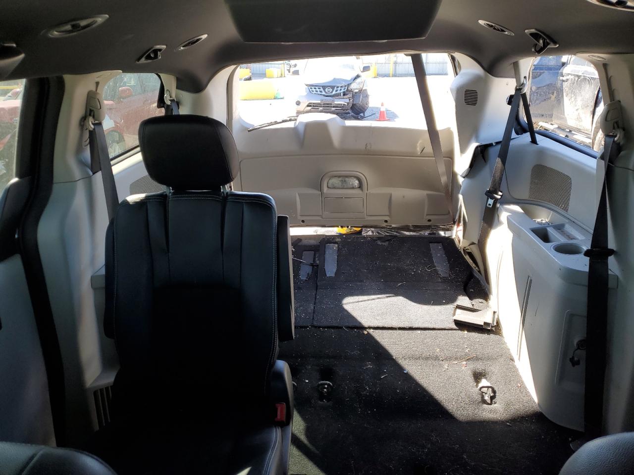 2020 Dodge Caravan - Image 10