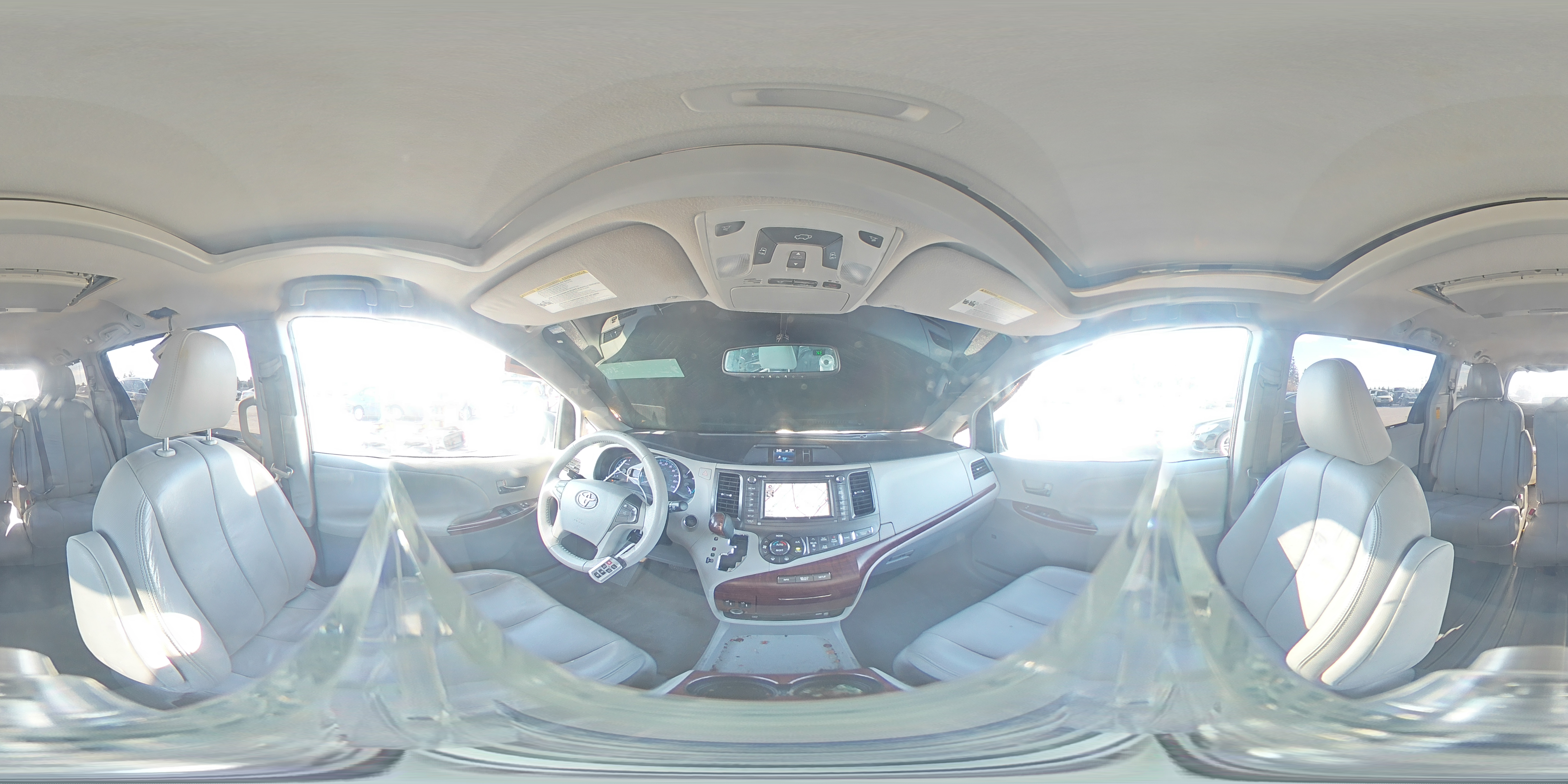 2014 Toyota Sienna - Image 13