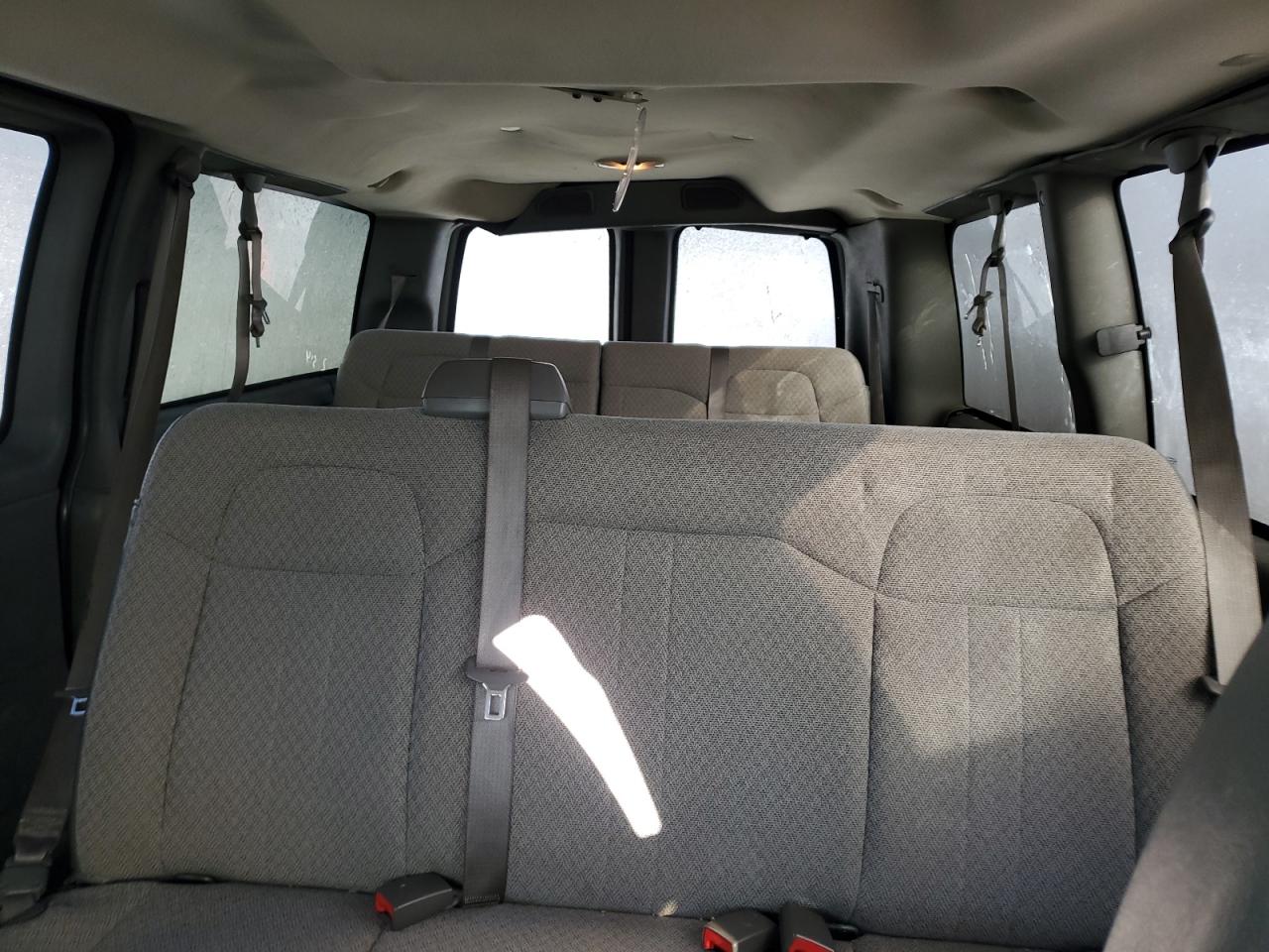 2011 Chevrolet Express - Image 10