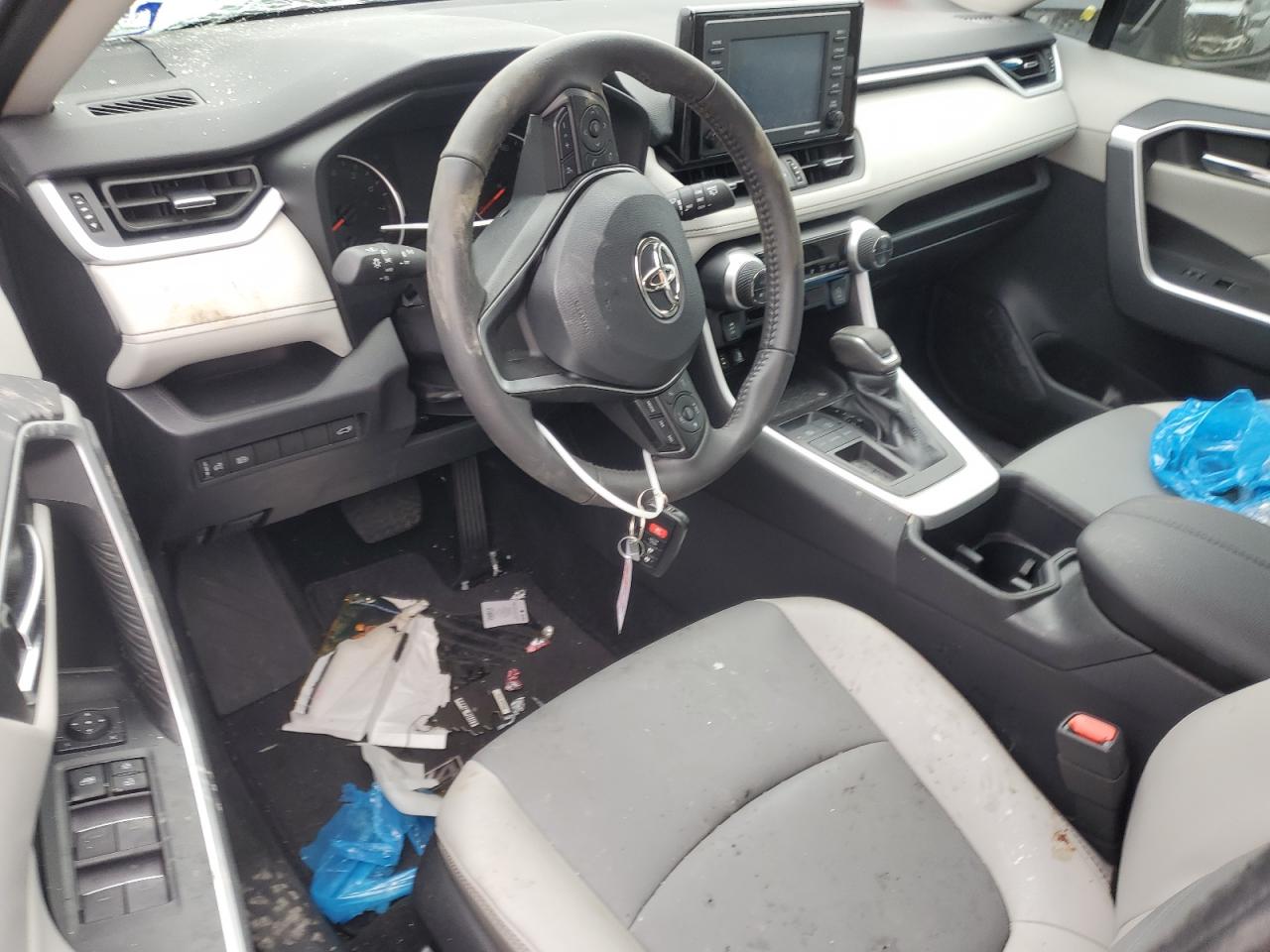 2022 Toyota RAV 4 - Image 8