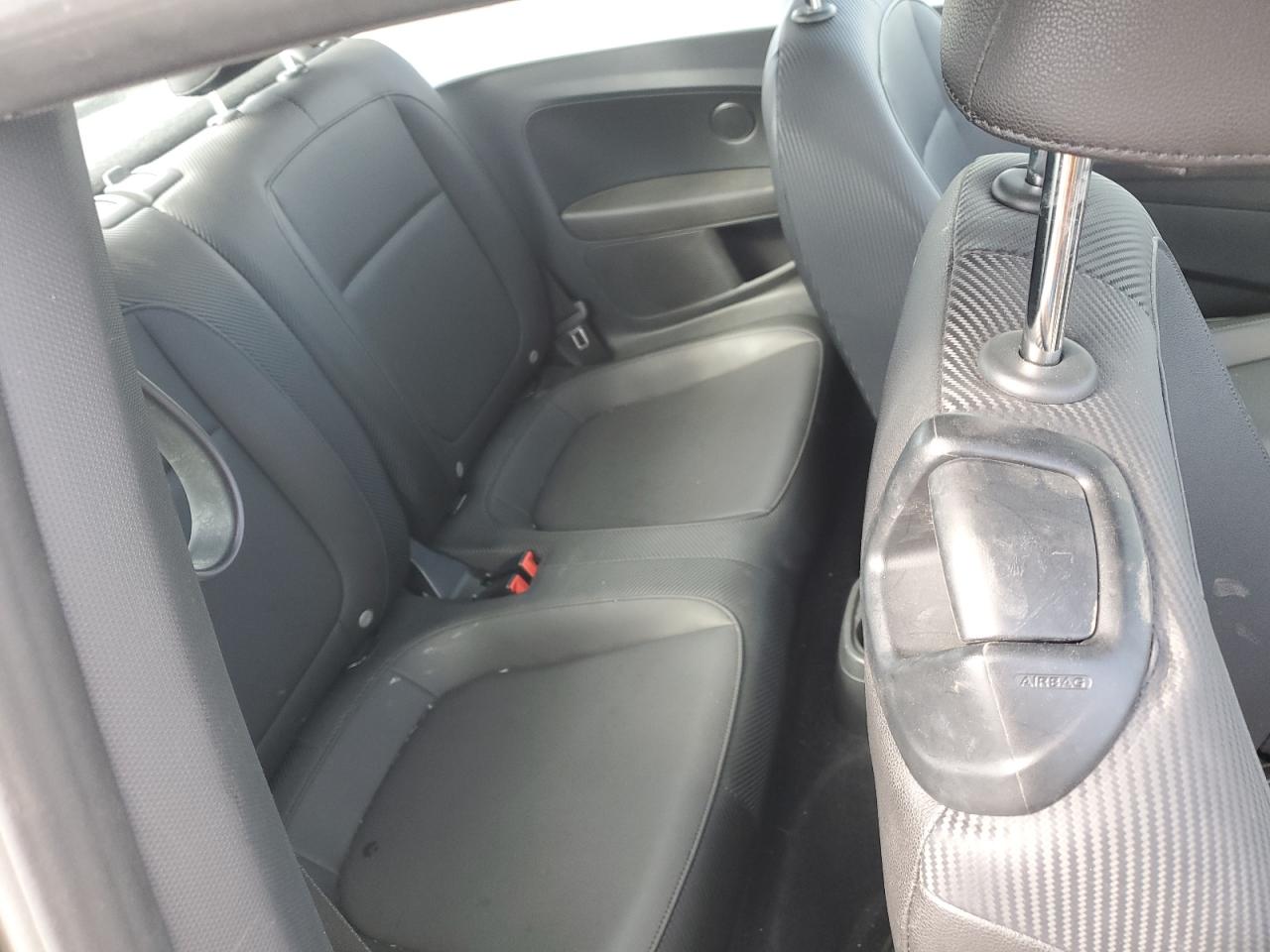 2019 Volkswagen Beetle - Image 10
