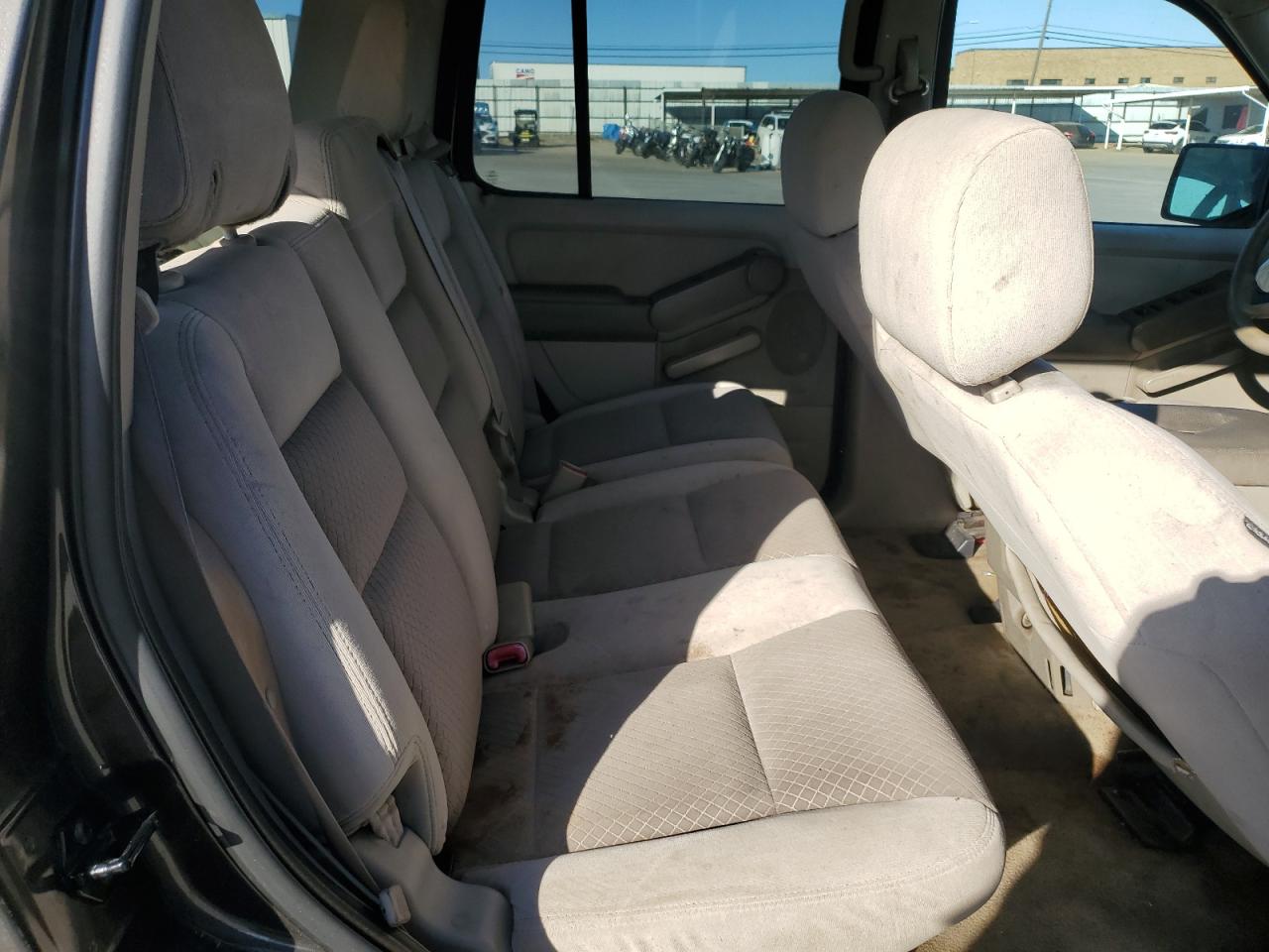 2006 Ford Explorer - Image 11