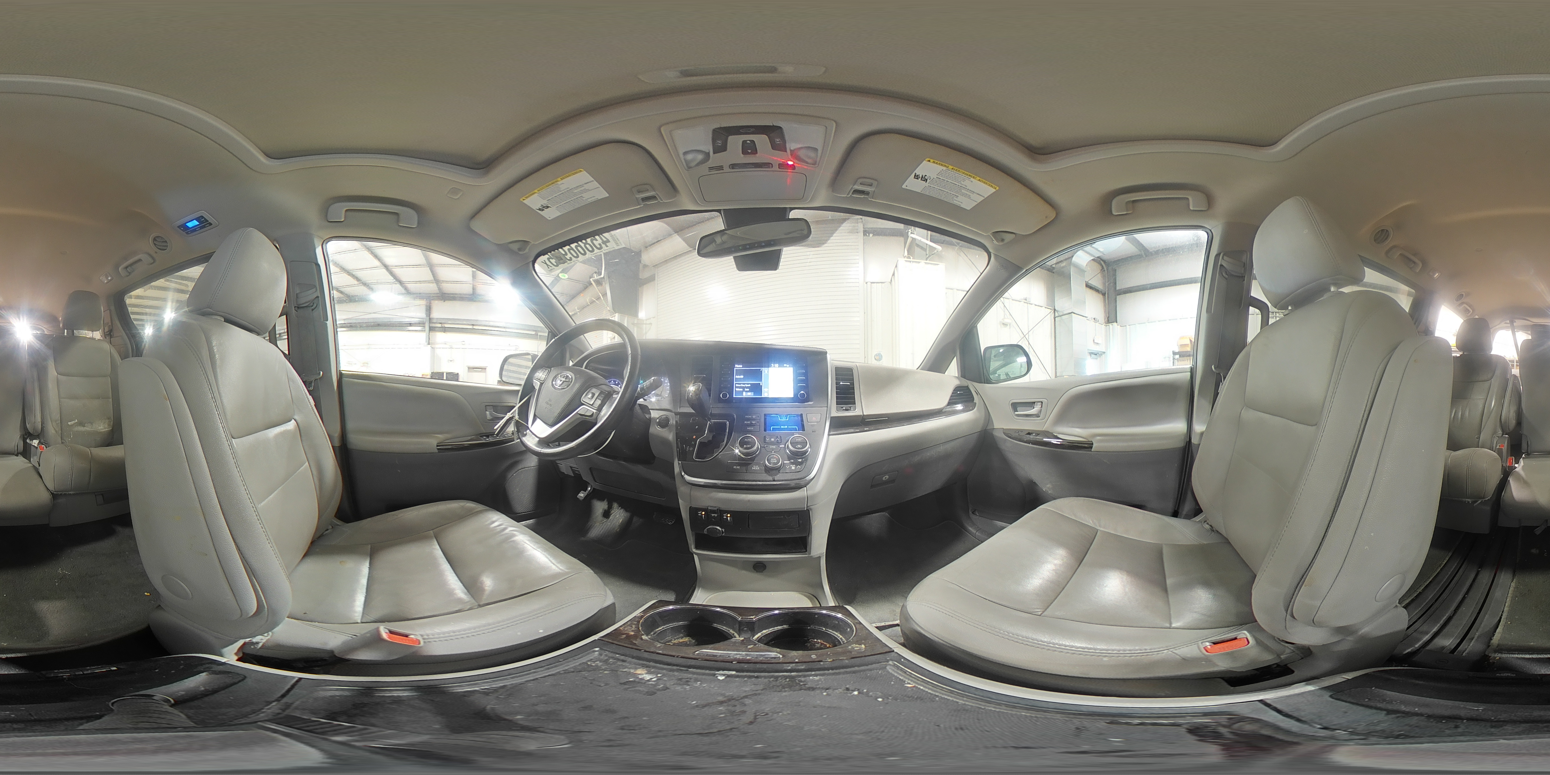2019 Toyota Sienna - Image 14